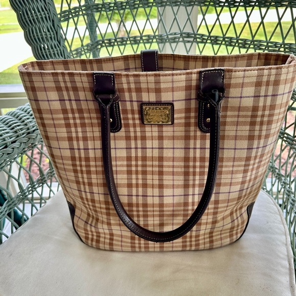 LIZ CLAIBORNE, TOTE BAG IN PLAID FABRIC PATTERN, DOUBLE SHOULDER STRAPS. - Picture 2 of 12